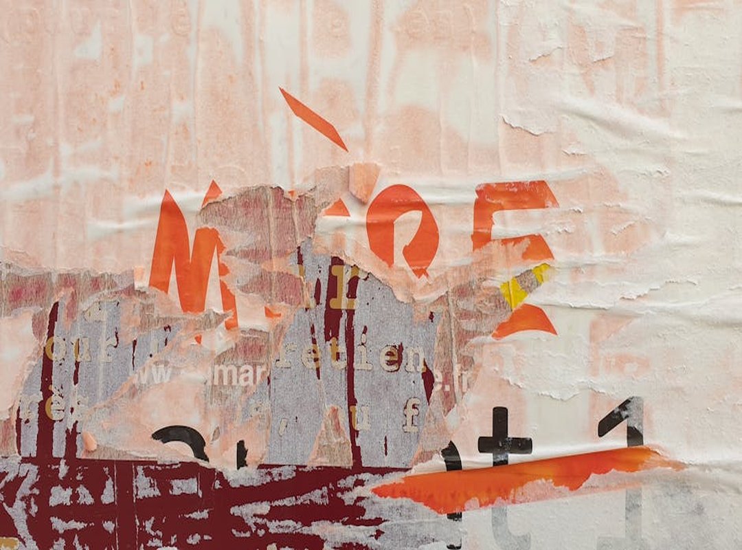 Deconstructing the Dream: Davies' Signature Aesthetic